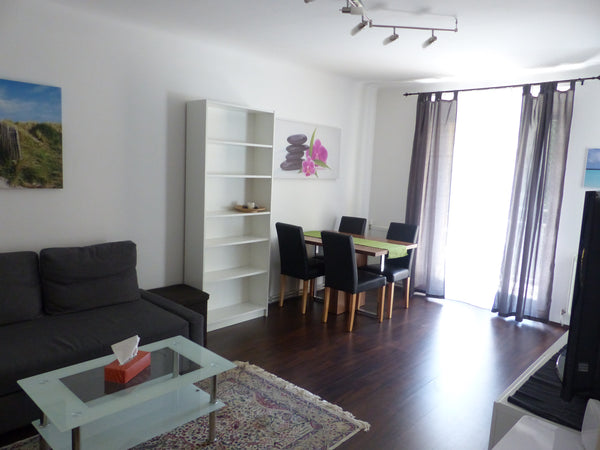 Genieße das einfache Leben in dieser ruhigen und zentral gelegenen Unterkunft. S Vienna, Austria Schöne 2-Zimmerwohnung mit Balkon nahe Zentrum Entire condo vacation rental 689847653826423324