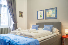 Ein schönes und modernes Zimmer mitten auf der berühmten Mariahilferstraße im Ze  Shopping Paradise w/ City View Mariahilfer Str. D Entire rental unit vacation rental 46966165