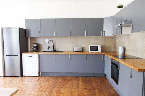 Room of 9m², fully furnished. It has a double bed (140x190) and a bedside table   Pleasant and cosy room - 9m² - BO16 Private room in rental unit vacation rental 625641412371883928