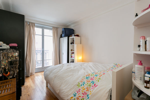 Large 1 bedroom 19th century apartment in the west of Paris on a quiet street. W Paris, France Charming Parisian apartment Entire rental unit vacation rental 9622740