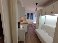 Situato a piano terra, a 200 metri dalla stazione metro Croix Rousse, quartiere  Limbiate, Italy Studio Croix Rousse Entire rental unit vacation rental 52726908