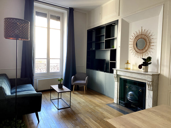 Ce bel appartement rénové est idéalement placé.<br />Vous vous trouverez à 10 mi Lyon, France Lyon - Bel appartement rénové Entire rental unit vacation rental 737533842256137944