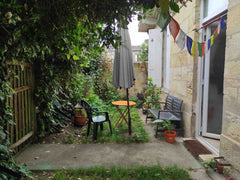 Bienvenue chez nous ….dans notre charmante petite maison de ville avec petit esp  Maison 2 chambres proche Stade Chaban Entire townhouse vacation rental 36957739
