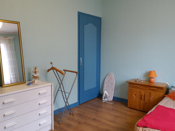 You will find here human warmth and a simple welcome. <br />Our concern is that  Lyon, France Jolie chambre bleue très lumineuse Private room in rental unit vacation rental 10002375