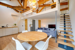 Le Méli Mélo is a superb 50 m2 duplex apartment, located in the famous Chartrons Rennes, France LE MÉLI-MÉLO - Superbe T2 au coeur du centre ville Entire rental unit vacation rental 51701677