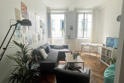 Bel appartement tout équipé, situé à seulement 1min à pieds de la place des Terr Lyon, France Très bel appartement en plein coeur de Lyon Entire rental unit vacation rental 53496681