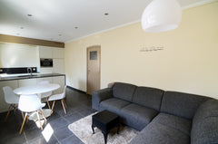 Leuke studio in rustige buurt vlakbij Gent. Aparte inkom, grote lichtrijke livin Gent, Belgium Rustig huisje op fietsafstand van Gent Entire guest suite vacation rental 34766513