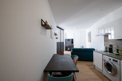 Have a lovely stay in a lively neighborhood not far from the Saône river<br /><b Lyon, France Memorable Place -L'Arty- Beau studio refait à neuf Entire rental unit vacation rental 680306530357529237