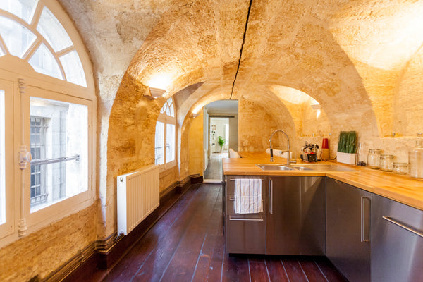 You will enjoy staying in a real Bordelais apartment with Bordelaise stone, an o Bordeaux, France Comfortable and warmy 3 rooms Entire rental unit vacation rental 5411109
