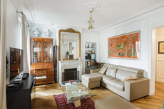 De ce bel appartement lumineux de 90 m2 avec ascenseur situé au cœur de Paris à  Paris, France A deux pas des Musée d'Orsay/Louvre Entire rental unit vacation rental 8670715