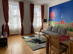The apartment has a living room, a bedroom, bath with toilet, kitchen. <br />It' Vienna, Austria U-Bahn-Nähe & ruhiger Innenhof Entire rental unit vacation rental 48763064