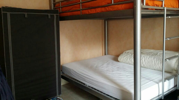 Quatre pièces dans un quartier calme et bien desservi (commerces, transports), à Paris, France Comfortable and Quiet Private Room in PARIS. Private room in rental unit vacation rental 9014044