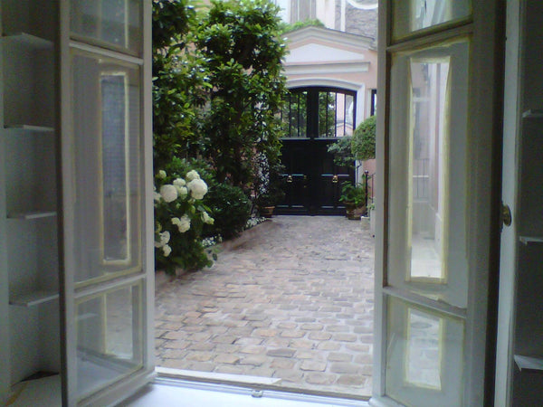 Studio équipé et rénové, sur cour arborée, dans le 7ième arrondissement à deux p New York, NY Studio de charme au centre de Paris Entire rental unit vacation rental 4515628