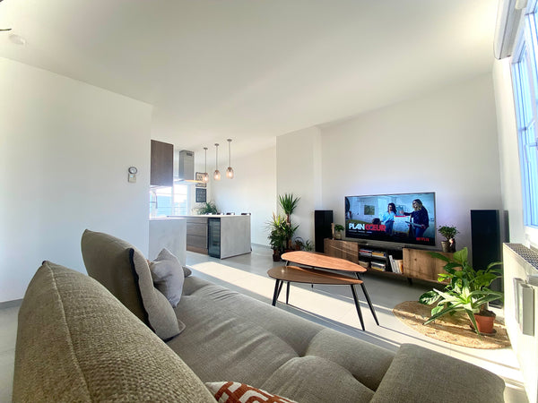 Wonderfull flat located on the 7th and last floor of the building offering a bea Lyon, France Rooftop with terrace on the Fourvière Basilica Entire rental unit vacation rental 53897743