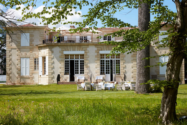 « Un village urbain dans un écrin de verdure aux portes de Bordeaux accueillant  Talence, France Suite, Le Sous-Bois Room in boutique hotel vacation rental 43211659