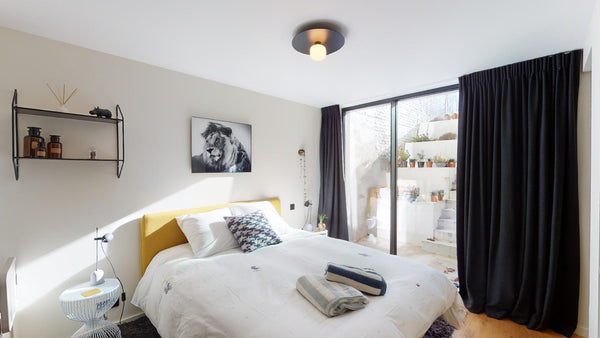 Private suite in a beautiful renovated mansion in Brussels.<br />The house is 5m Strasbourg, France Suite lumineuse dans belle maison ancienne rénovée Private room in home vacation rental 51463792