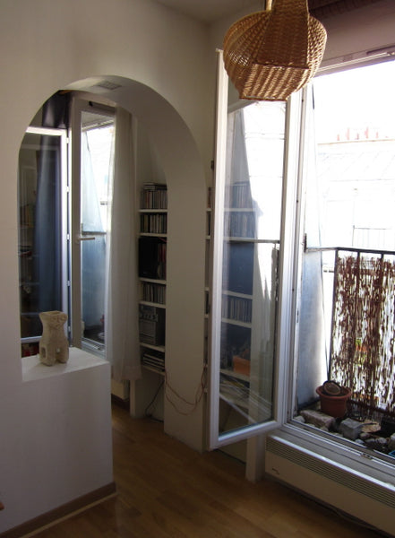 Calme, lumineux, au dernier<br />étage côté cour d'un immeuble<br />ancien du qu  Joli F2 sous les toits Paris 18ème Entire rental unit vacation rental 9501797