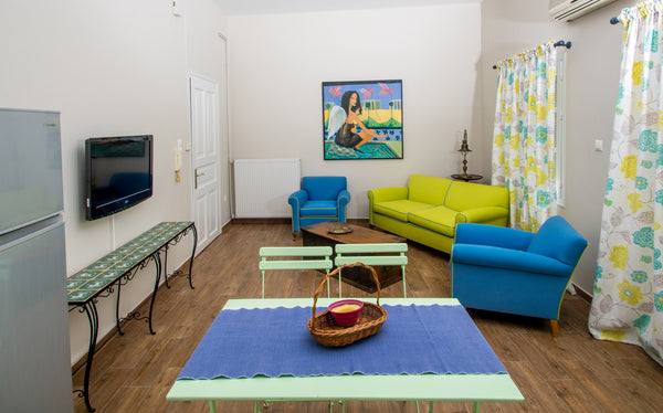 Maia apartment is the closest apartment you can find in the port of Syros.<br /> Greece the closest apartment  in the port of Syros Entire rental unit vacation rental 24696204