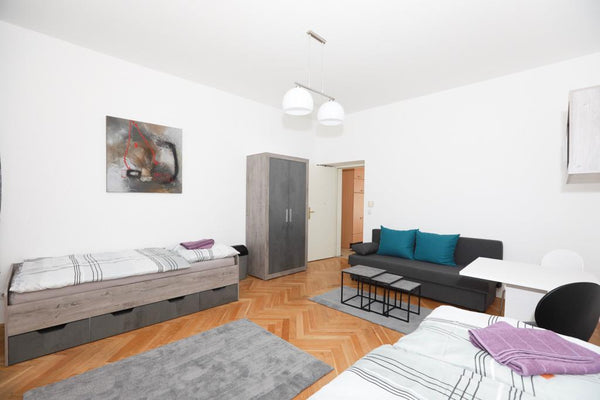 Clean and comfortable room for a nice trip to Vienna. You can either book the wh Vienna, Austria Room in shared modern apartment (Room No. 2) Private room in rental unit vacation rental 39934104