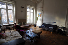 Eh oui, c'est possible : la fête des Lumières par la fenêtre ! <br />Ici, c'est  Lyon, France 2 chambres dans auberge de jeunesse éphémère Entire rental unit vacation rental 21992285
