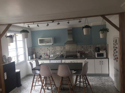 Agréable chambre de 10m2 avec un lit deux places Et une commode. Chambre au calm Lyon, France Charmant appartement à montchat Private room in condo vacation rental 20979335