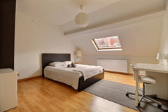 Chambre privée dans une petite maison de ville proche du centre-ville et qui est Saint-Gilles, Belgium Chambre privée - coté jardin Private room in home vacation rental 37146671