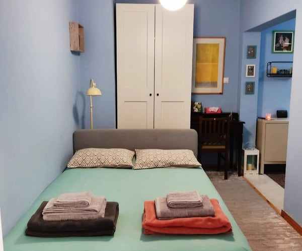 Cozy new renovated and quiet apartment of 30 m2 . Semi-basement. There is a balc Moscow, Russia Athens. Center. Near the Аmbelokipi metro Entire rental unit vacation rental 39950170