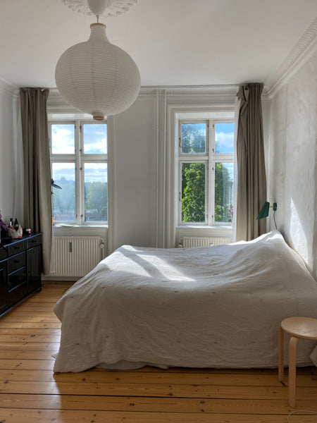 Lys og rummelig lejlighed centralt i København, med kig til søerne og tæt på pul Copenhagen, Denmark Lejlighed ved søerne Entire condo vacation rental 654076838314300062
