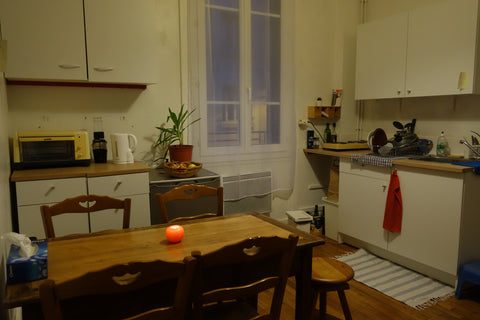 Absente pour le weekend, je loue mon appartement pour offrir un lieu de vie avec Lyon, France Appartement cosy dans les pentes de Croix Rousse Entire rental unit vacation rental 30417188