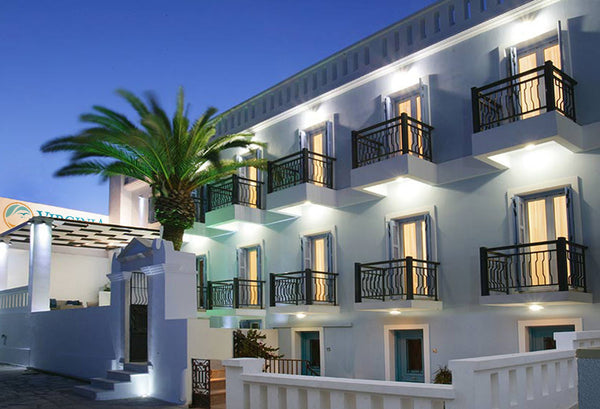 Το Virginia Hotel βρίσκεται στο κέντρο της πόλης,  λίγα μέτρα από τον Ναό της Με Χώρα Τήνου, Greece Virginia Hotel Triple Room Private room in bed and breakfast vacation rental 49499080