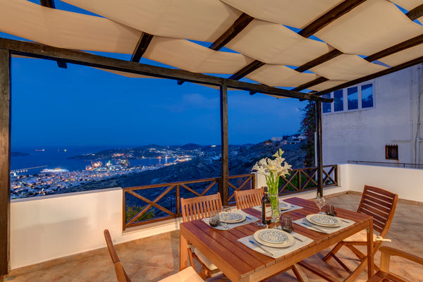 Vera Vista is located in Alithini village with spectacular views of the Aegean S  Vera Vista Syros Entire home vacation rental 644664632939954047