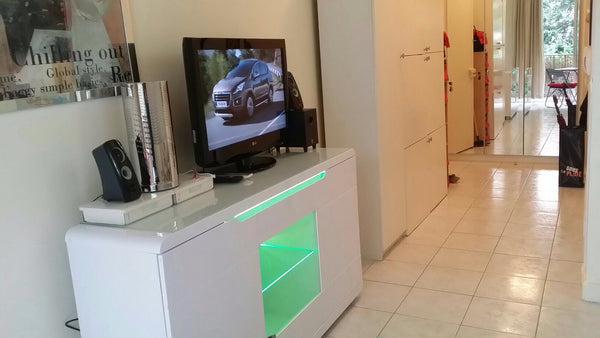 Nice studio located in 1 of the best area of Neuilly with a balcony. Next to the Neuilly-sur-Seine, France Quiet studio porte maillot Entire rental unit vacation rental 3301043