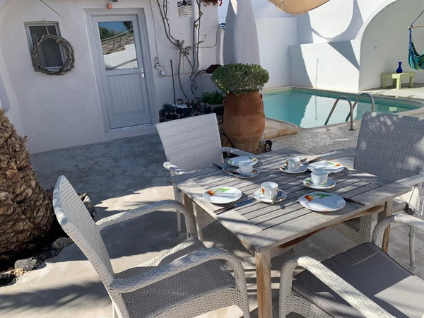 Ontspan en kom tot rust in deze vredige, stijlvolle ruimte.<br />2 volwaardige k Antwerp, Belgium Een rustige plek met zwembad en 2 kamers Private room in cycladic house vacation rental 44784523