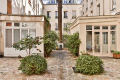 New french laws to be respected in my case : 30 days minimum rental - contract ( Paris, France Former Studio,30 days minim, workers/students only Tiny home vacation rental 8811963