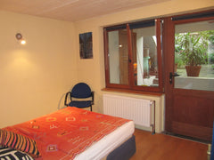 Confortable petite chambre sur jardin dans bel appartement 1936, quartier popula Brussels, Belgium Chambre rez-de-jardin de charme Private room in rental unit vacation rental 4223984