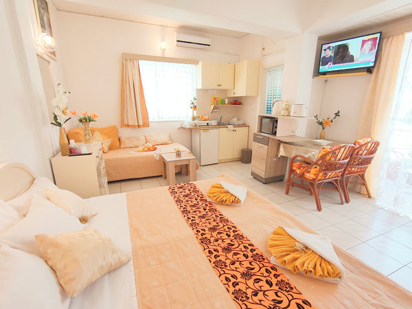Evli Apartments is fortunately  located in the most  beautiful area of Rethymno  Greece Evli 4,spacious apartment, 7 min walk to center Entire rental unit vacation rental 789777