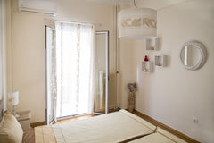 A quiet and comfortable apartment just 15 mins walk from major archaeological si Athens, Attica region, Greece Great bargain for 4 people! Athens at hand !! Entire rental unit vacation rental 15605778