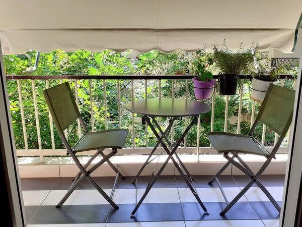 Just 5 minutes away from the metro station 