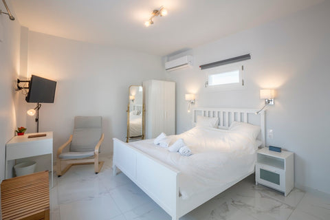 A uniquely renovated 25m 2 studio with elements of contemporary design welcomes< Thessaloniki, Greece Ancient Market BBQ Loft Entire rental unit vacation rental 29816192