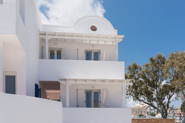 The house is  55 square meters and consist of one bedroom and a patio with doubl  santorini