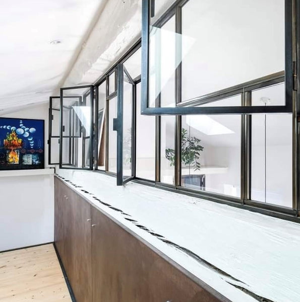 Bonjour , nous louons notre appartement rénové en 2020 par nos soins pour la fêt Lyon, France Loft d'architectes pour la fête des lumières 2022. Entire rental unit vacation rental 740315459423513428