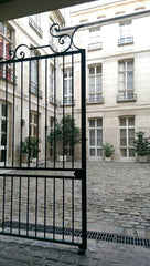 Superb renovated duplex in the very  heart of Paris ( between Pont-Neuf & Châtel Paris, France Cosy flat close to Louvre museum Paris city center Entire rental unit vacation rental 17941842