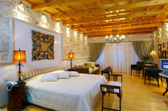 <b>The space</b><br />In the old city of Rethymno on the historical island of Cr Rethimnon, Greece Avli Lounge Apartmens, Boutique H. Private room in rental unit vacation rental 482130