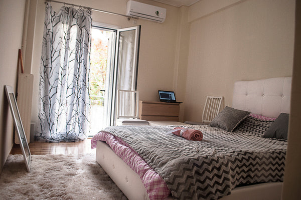 Shared room in 2room Apartment located near metro Syggrou Fix, 6 minutes from Ak Peiraiá, Attiki, Greece White room near Akropolis Private room in rental unit vacation rental 28909831