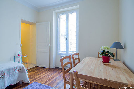 Dans un bel immeuble du bois de Vincennes, au rez de chaussée, studio meublé tou Saint-Mandé, France Studio près du bois Entire rental unit vacation rental 3288965