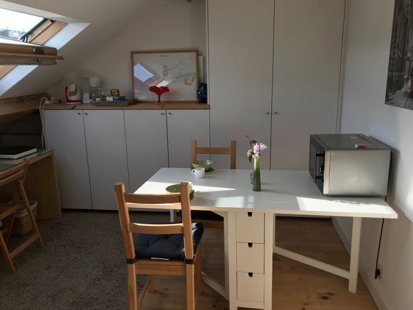 Chambre coquette avec coin à manger (frigo, micro-onde, cafetière, bouilloire) d Anderlecht, Belgium Lumineuse CHAMBRE COCOON AVEC COIN A MANGER. Private room in rental unit vacation rental 6641059