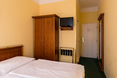 Vítá Vás Hotel William ***+Útulný hotel s jedinečnou polohou v historickém centr Prague, Czechia Jednolůžkový pokoj kousek od Karlova mostu Room in hotel vacation rental 627959285606365482