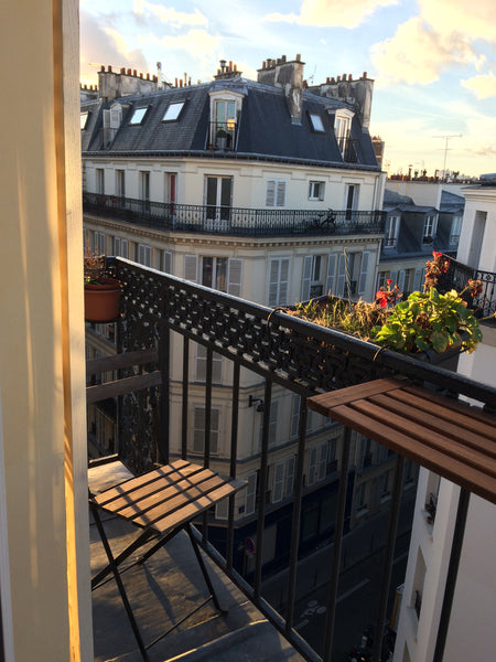 2 bedrooms ideal for parents with children or 2 couples, nice living room with f Paris, France 2 bedrooms w balcony next to Montmartre Entire rental unit vacation rental 22552346