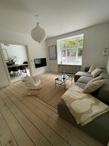 Her får du en stor, rummelig lejlighed på knap 100 kvm, centralt beliggende, med Copenhagen, Denmark Stor lys lejlighed på Nørrebro runddel Entire condo vacation rental 683792389615418408