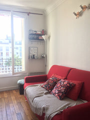 Le studio est situé à de pas de la place du marché secrétan, entre le parc des B Paris, France Charmant studio entier quartier secrétan Entire rental unit vacation rental 29431024